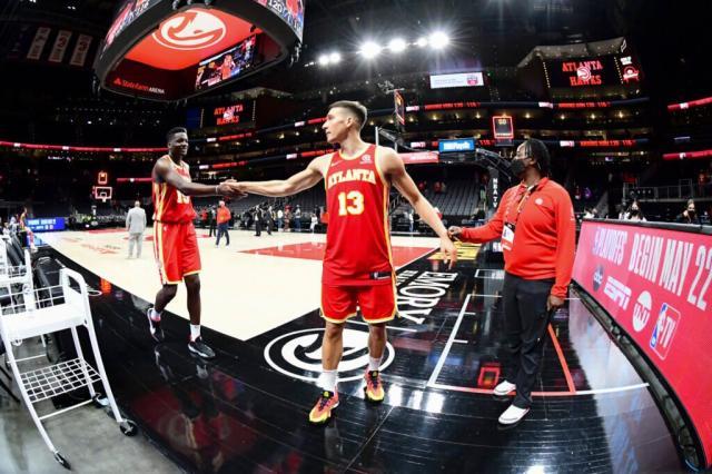 世界杯下注-友情超越比赛！他们是老鹰阵中的一对特别战友