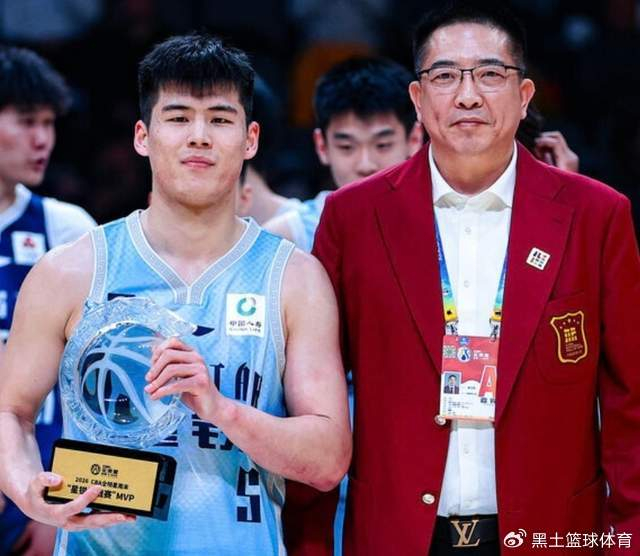 世界杯客户端升级说明-17投砍26分6板4助！广东20岁锋线新星闪耀星锐赛，值得杜锋更多信任|广东男篮|陈家政|体育赛事讨论|CBA全明星|三分球_新浪体育_新浪新闻