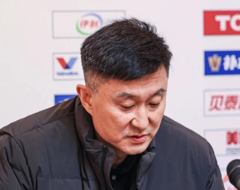 世界杯下注平台-溃败上海发布会！杜锋直指攻守问题从自身找原因，萨姆纳强调太松